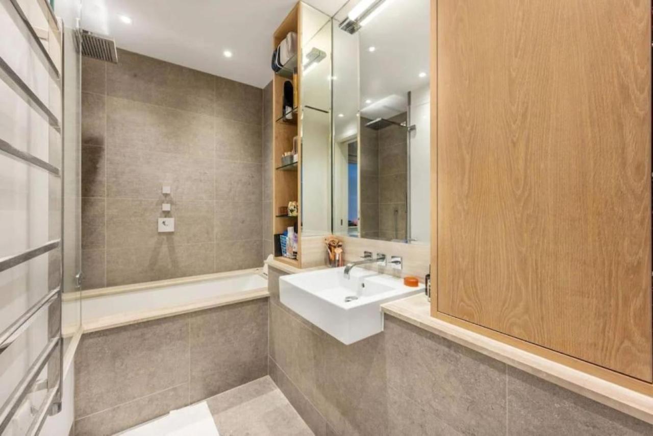 Posh 3 Bedroom Flat With Terrace And Indoor Fireplace In Mayfair, Near Hyde Park ลอนดอน ภายนอก รูปภาพ