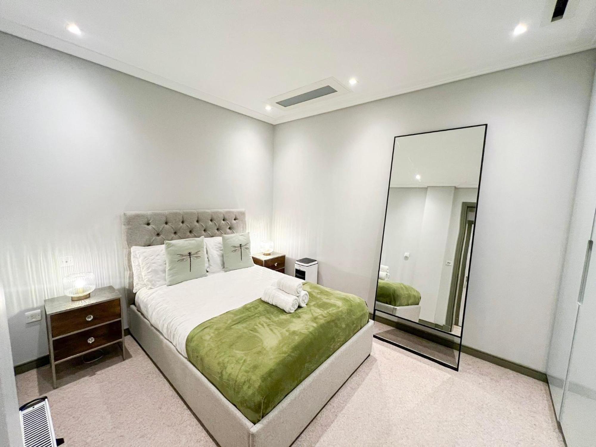 Posh 3 Bedroom Flat With Terrace And Indoor Fireplace In Mayfair, Near Hyde Park ลอนดอน ภายนอก รูปภาพ