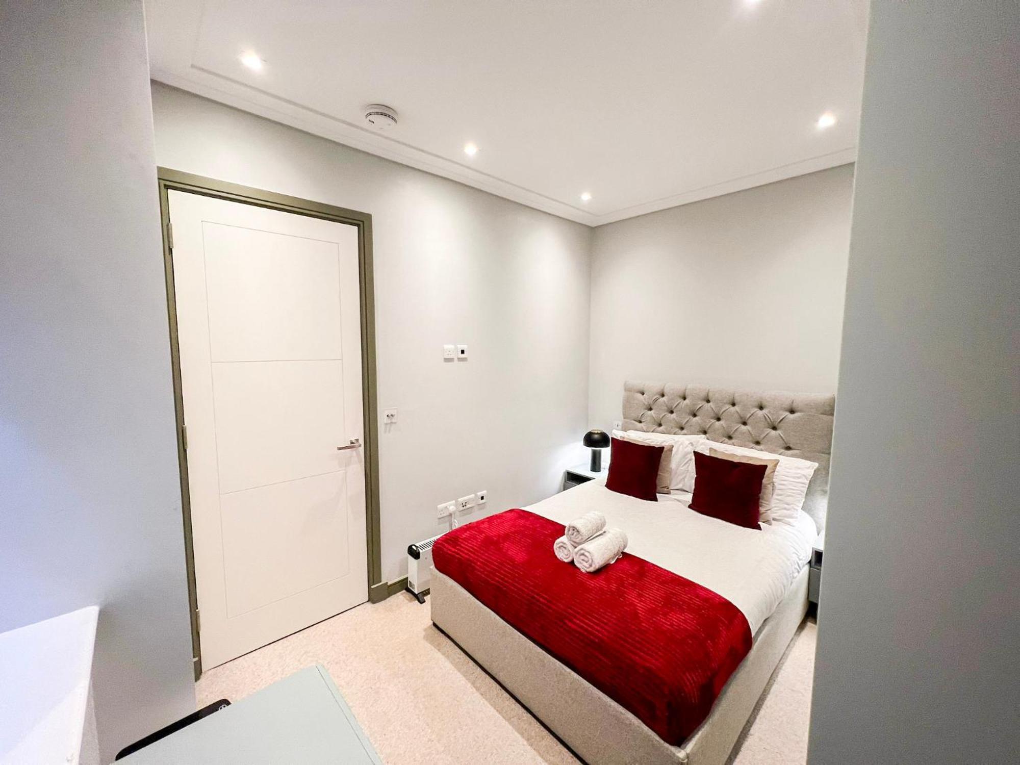 Posh 3 Bedroom Flat With Terrace And Indoor Fireplace In Mayfair, Near Hyde Park ลอนดอน ภายนอก รูปภาพ
