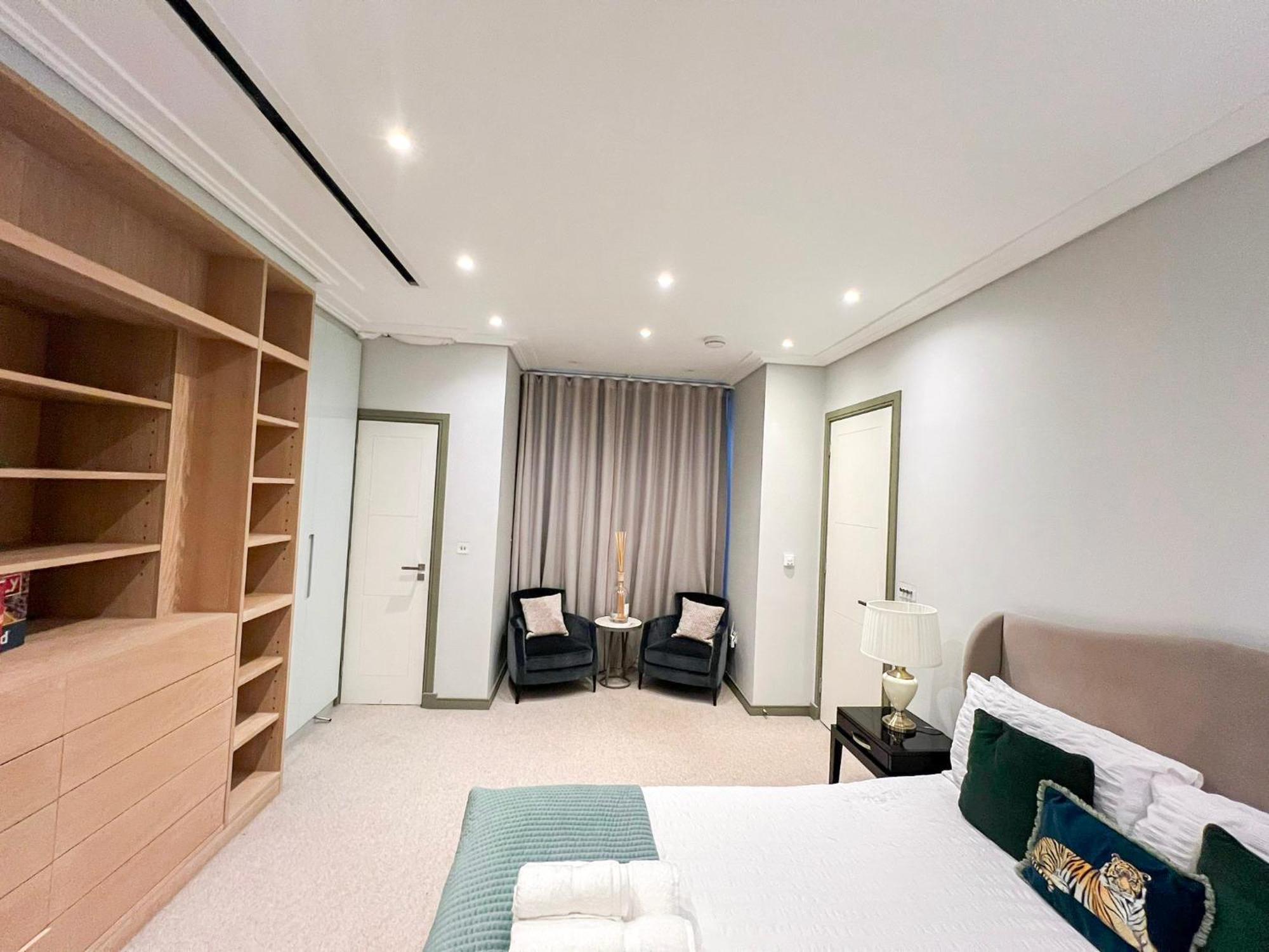 Posh 3 Bedroom Flat With Terrace And Indoor Fireplace In Mayfair, Near Hyde Park ลอนดอน ภายนอก รูปภาพ