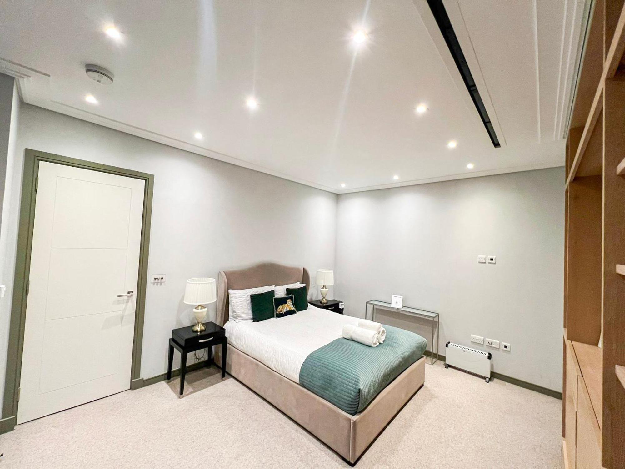Posh 3 Bedroom Flat With Terrace And Indoor Fireplace In Mayfair, Near Hyde Park ลอนดอน ภายนอก รูปภาพ
